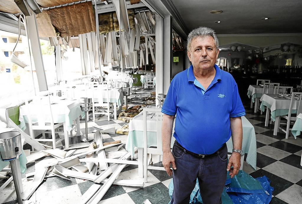 José Ruzafa Egea empezó a evaluar los daños en su restaurante para poder reabrir cuanto antes.