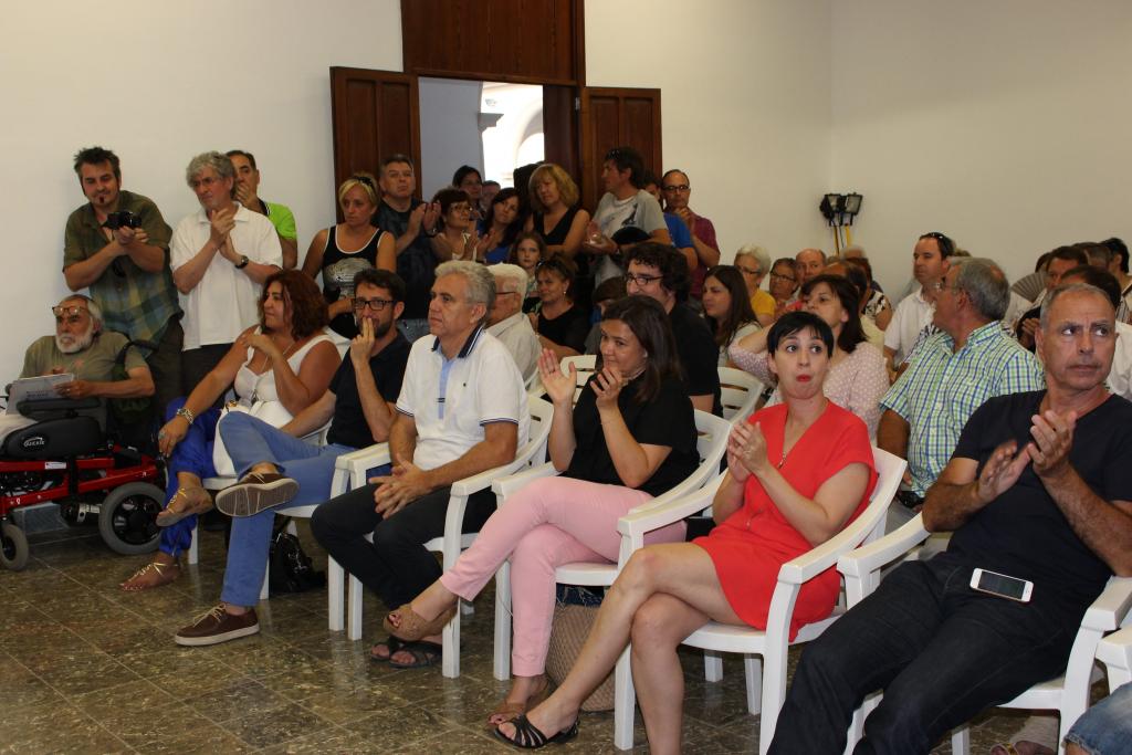 La sala se llenó de público, entre el que había miembros de las ejecutivas del PI, el PSOE y MÉS en Mallorca. 