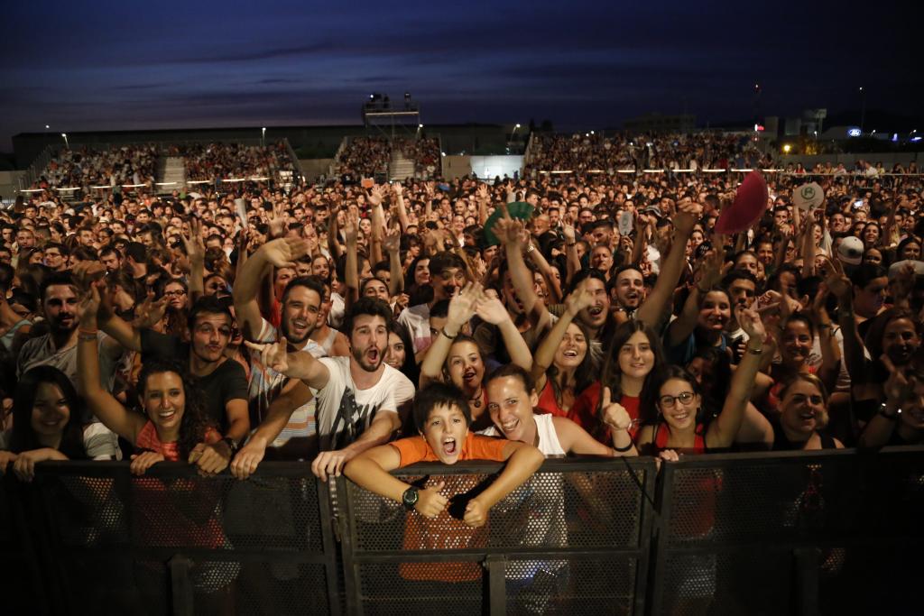 El concierto de Estopa reunió ayer en Palma a más de cinco mil espectadores, en una cita de las más esperadas .