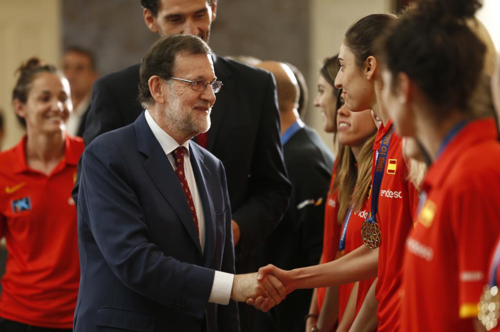 Rajoy salundando a Alba Torrens.