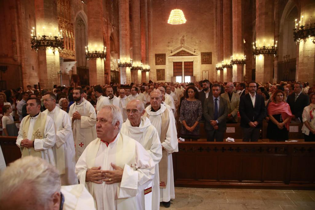 Palma local misa obispo Barcelona fotos teresa ayuga