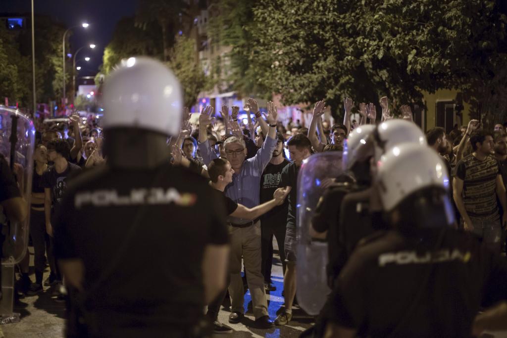 CONTENEDORES, MAQUINARIA Y NEUMÁTICOS QUEMADOS EN NOCHE DE PROTESTAS MURCIA