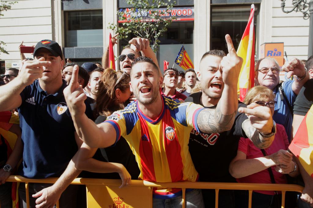 Right-wing demonstrators insult local leftist politicians accusing them to sympathize with the Catalan separatist movement durin