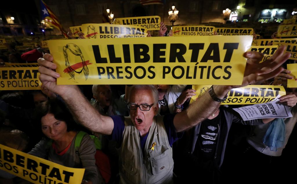 Concentraciones en toda Cataluña piden la libertad de los exconsellers encarcelados