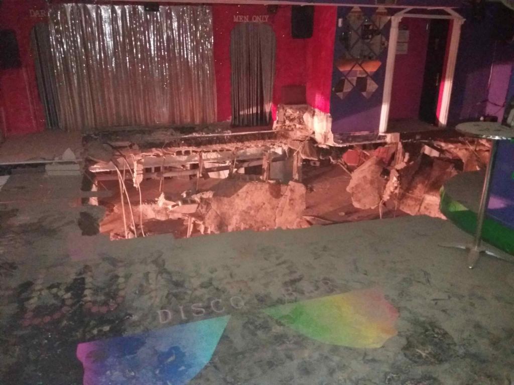 Veintidós heridos al hundirse de madrugada el suelo de una discoteca en Adeje