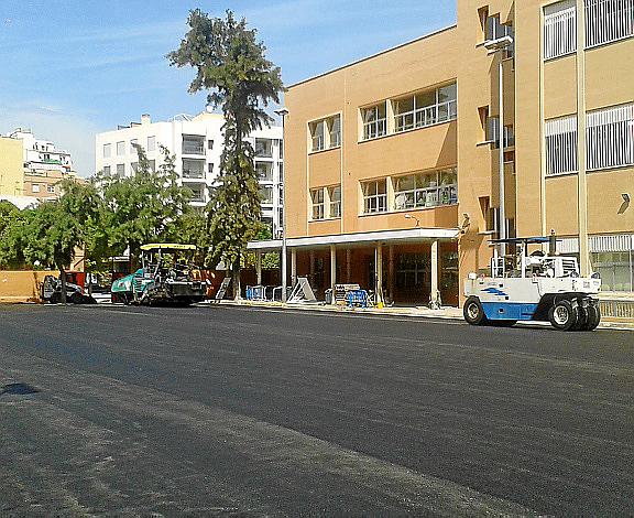 PALMA. COLEGIOS. Obras de pavimentación del patio del Col·legi Santa Isabel .
