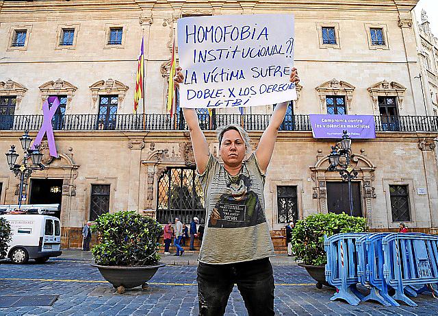 PALMA. HOMOFOBIA. La jefa de la Unidad de Delitos de Odio de Palma denuncia a Cort por «homofobia».