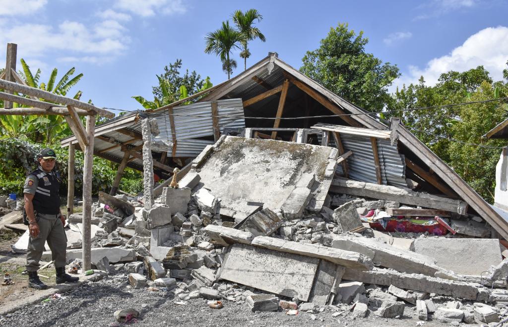 At least 10 killed in earthquake in Lombok, Indonesia