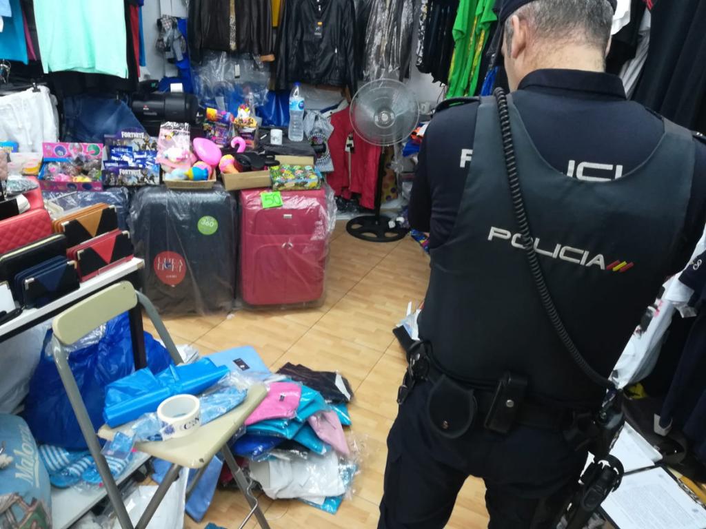 La Policía interviene 750 artículos falsificados en Palmanova