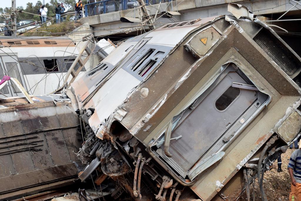 Al menos 6 muertos y 72 heridos al descarrilar tren de pasajeros en Marruecos