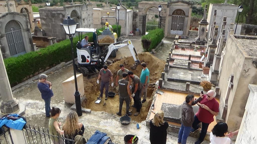 Arranca la excavación de la fosa de Calvià